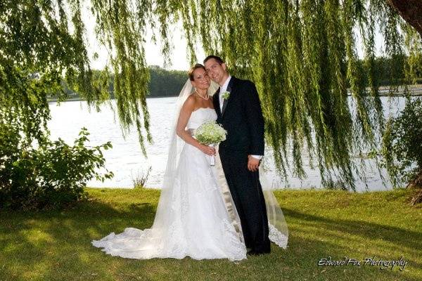 Kemper Lakes offers our grounds for your wedding photos!