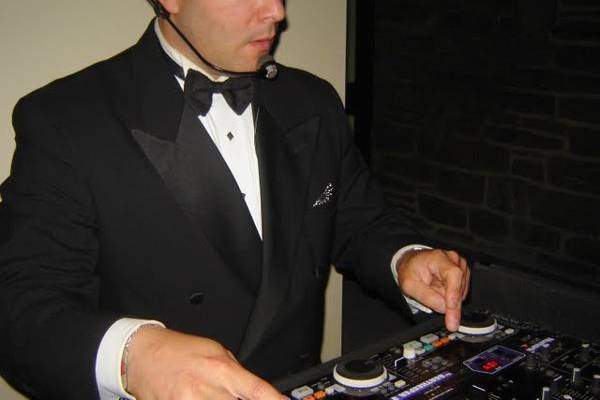 DJ Frederick Hart 