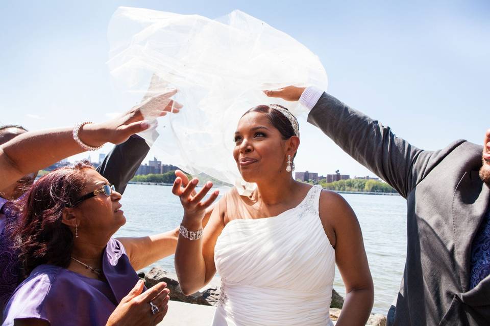 Veil blowing, Queens