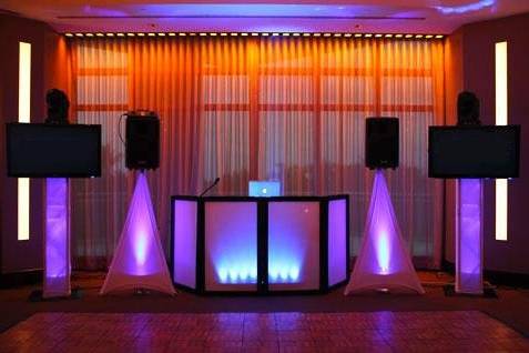 ULTIMATE PACKAGE
(Perfect for clients who are seeking the best of decor & lighting effects)
4 Hour Event
1 DJ providing non-stop music
1 MC to make formal announcements & hype up the guests
Computerized Light show with smoke effects
(2) 42' Plasma TV