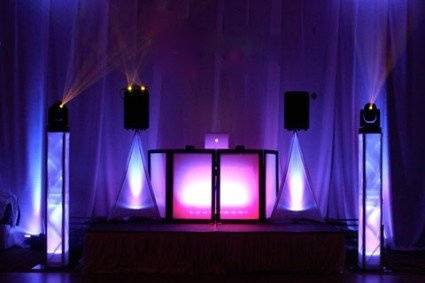 DELUXE PACKAGE
(Perfect for clients looking for a clean & refreshing setup for any type of event)
4 Hour Event
1 DJ providing non-stop music
1 MC to make formal accouncements & hype up the guests
Computerized light show with smoke effects