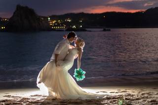 Beach Weddings Mexico by Luna Gainza Photography