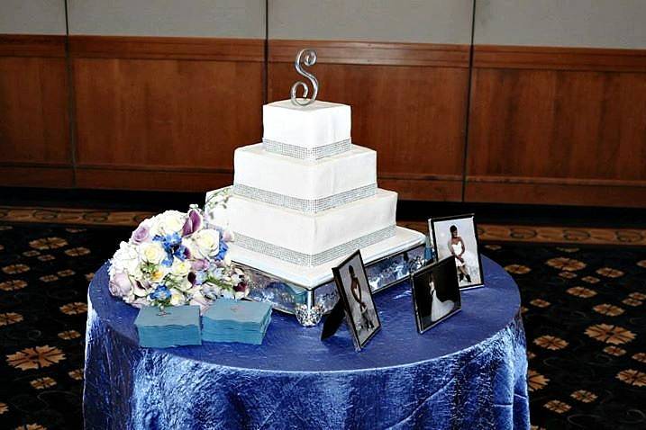 Square wedding cake