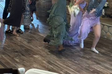 Bouquet toss