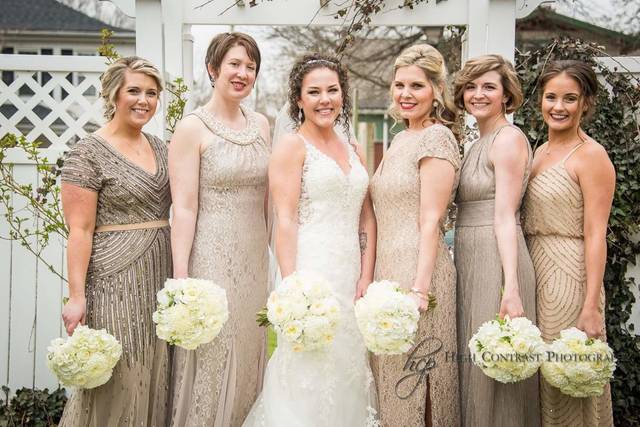 Photo with the bridesmaids