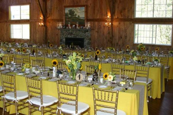 A September wedding in the Lakes Region of NH with custom tablecovers and napkins by divine inspirations