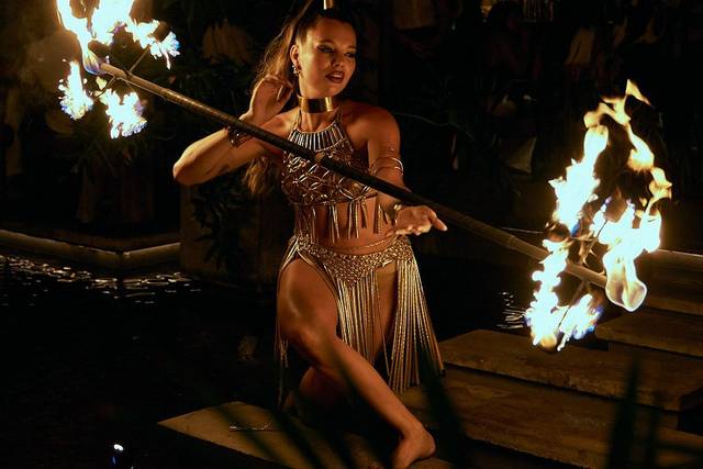 A bold and elegant fire perfor