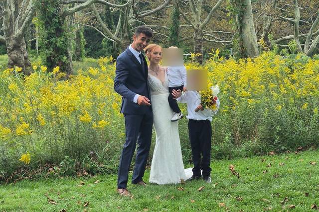 Wedding_Family_In_Flowers_blurred.jpg
