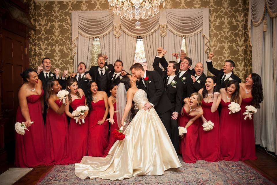 The couple with the bridesmaids and groomsmen