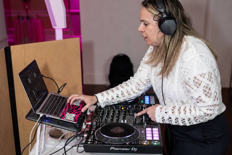 DJ mixing