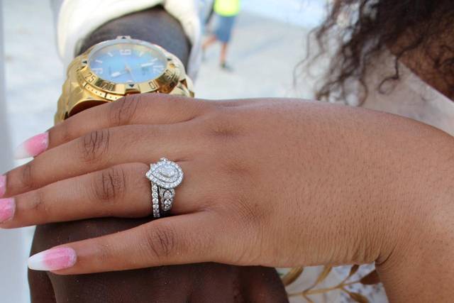 COUPLE HANDS 2