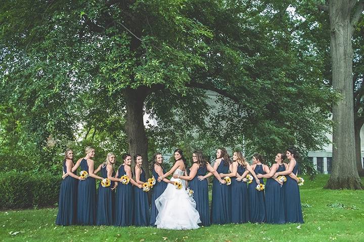 Bride posing with bridal party