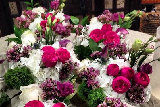We love this color combo: Hot pinks, whites & greens