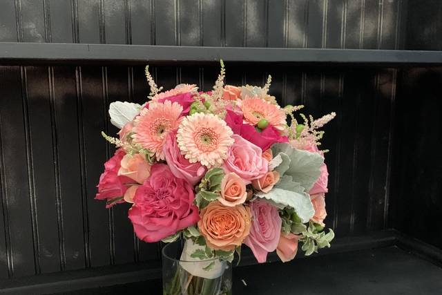Peach & pink bridal bouquet