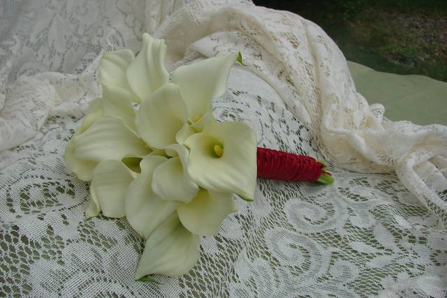 Bouquet of lg and mini calla lilies