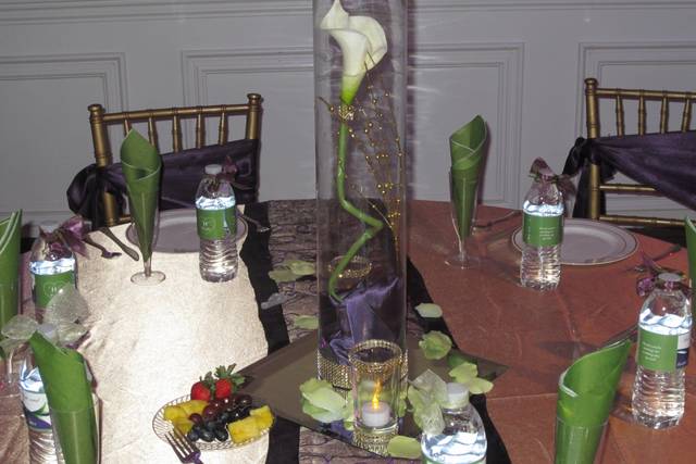 table setting with centerpiece