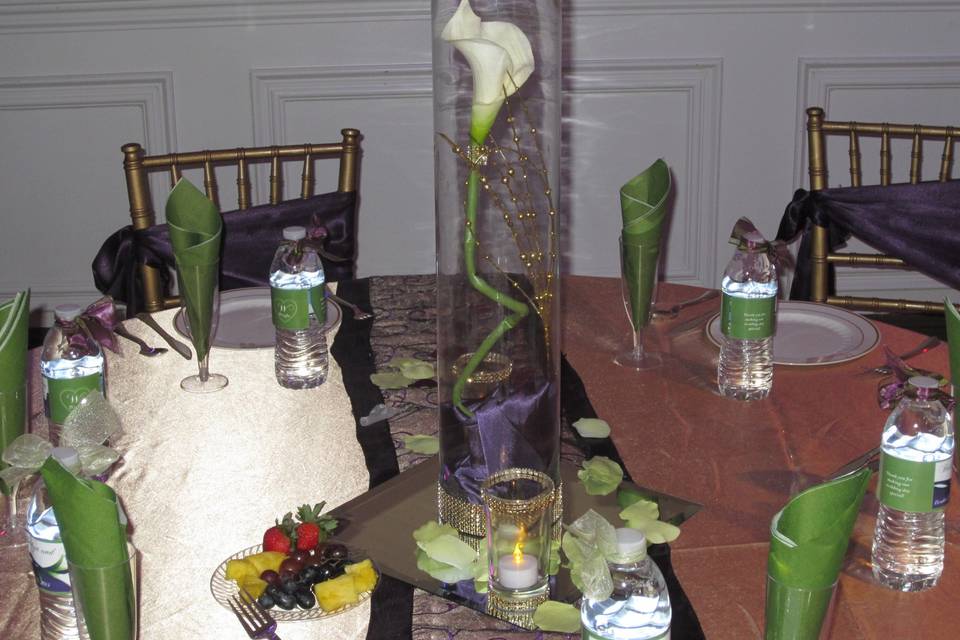 table setting with centerpiece