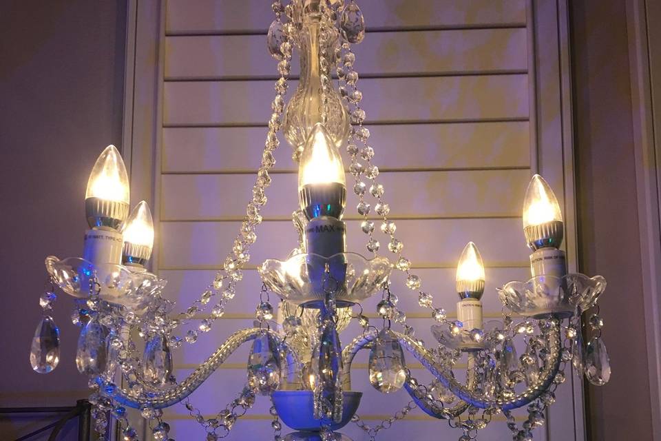 Medium wireless chandelier