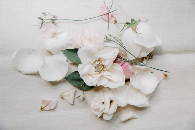 Florals & wedding rings
