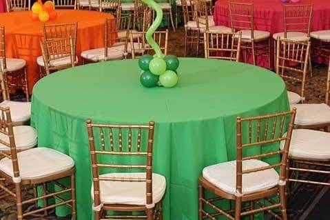 Table setting with centerpiece