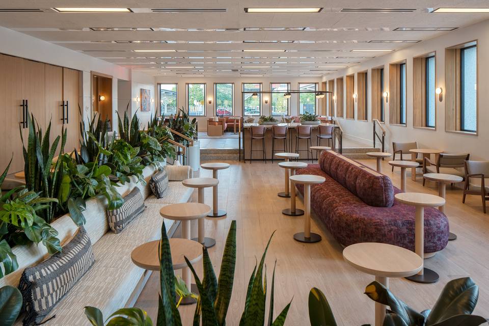 Sunken Lounge, Main Floor