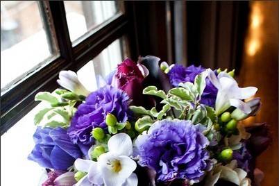 Lisianthus and freesia