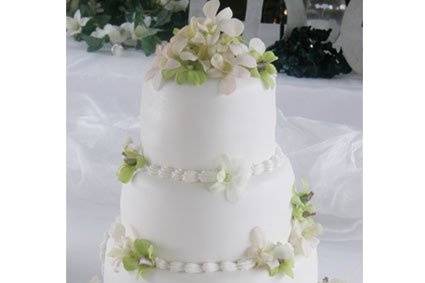 Fondant cake with fresh flowers