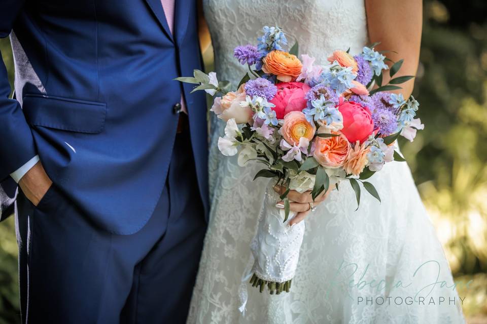 Bride bouquet w/groom