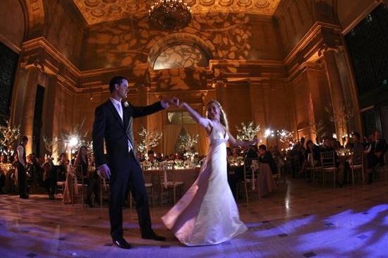 The Asian Art Museum in San Francisco was the backdrop of this couple's first dance.