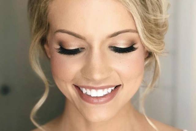 Light airbrush tan, brow wax