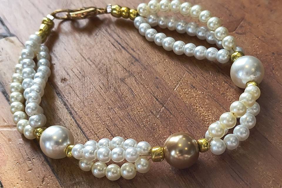Pearl & gold bracelet