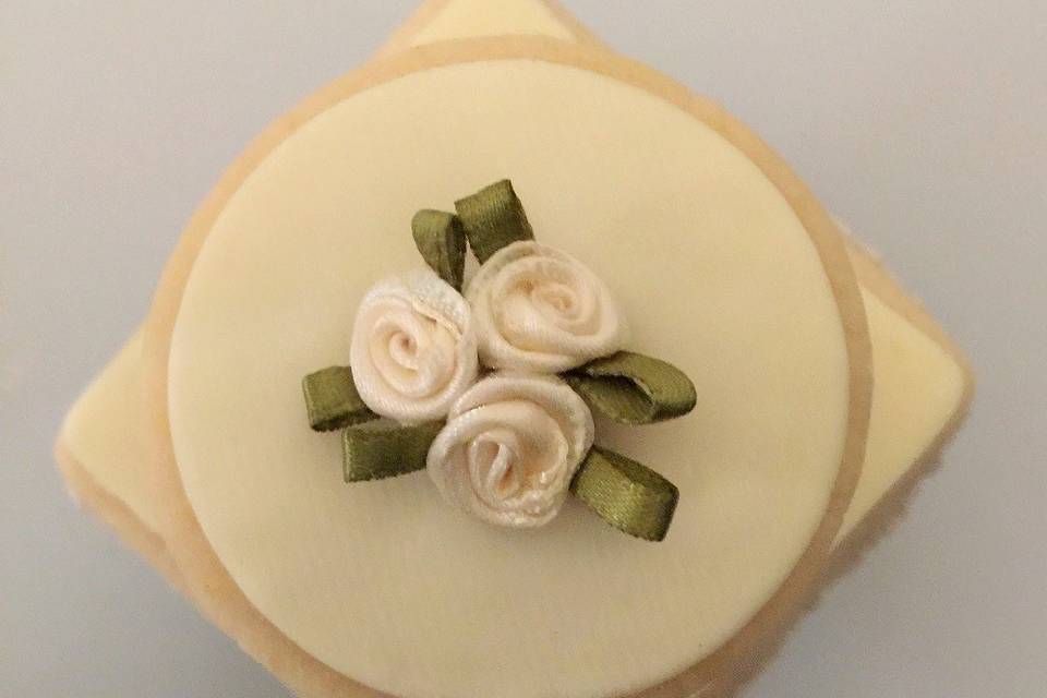 {Mini} Shortbread Celebration Cake! For Your: Wedding, Anniversary, Baby Shower, Elegant Entertaining
Cakes arrive individually boxed with a lovely hand tied satin ribbon and are suitable for service in or out of the clear box.
