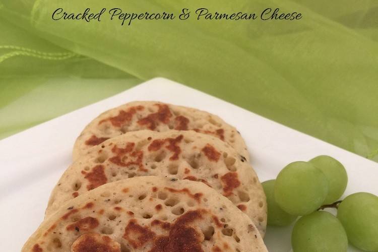 PARMESAN & CRACKED PEPPER CRUMPETS
We've all herd of tea & crumpets, how about crumpets & eggs, cheese & crumpets, crumpet pizza and open faced sandwiches....
Our crumpets are an impressive 4 inches, where others struggle to reach 3.75, they are lightly crunchy on the outside, chewy on the inside and oh sooo delicious!
...And are available in 3 Flavors, Traditional, Cheddar-Cheese, Parmesan & Cracked Pepper. They arrive in a lovely black box with hand-tied ribbon, treat yourself or treat a friend...Stewart's, Where Taste Meets Quality.