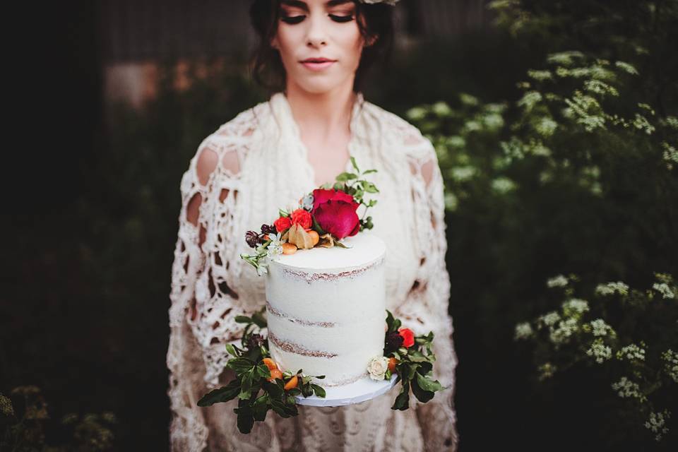 Semi-naked wedding cake