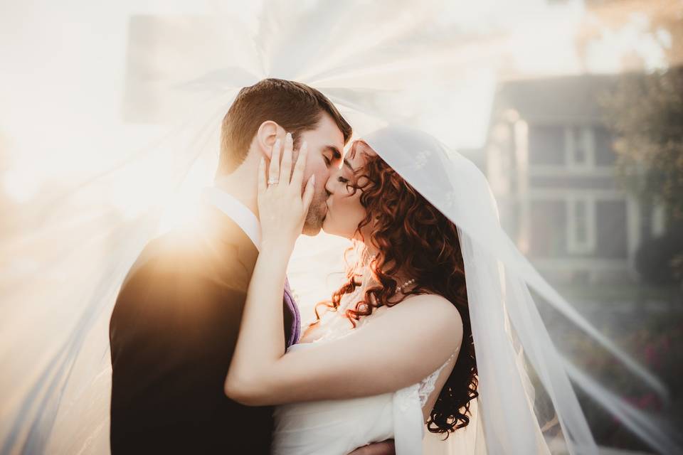 Kiss under a veil
