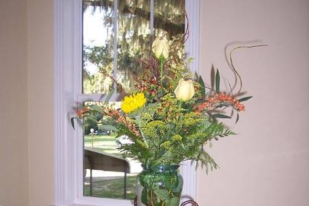 Elegant fall center piece for food table