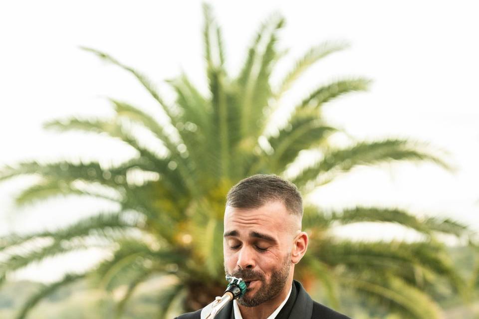 Sax during cocktail