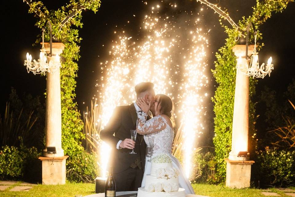 Cake cutting with sparkulars