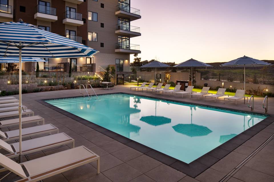 Hot tub & heated outdoor pool