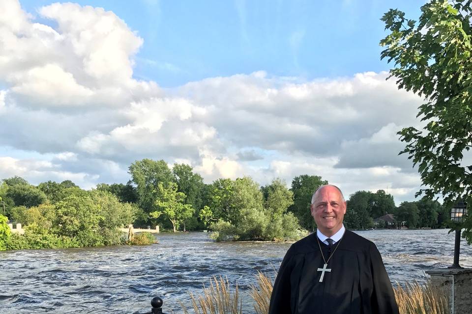 Wedding by the lake