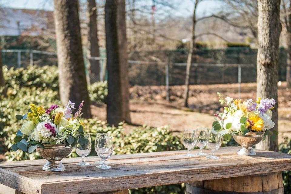 Have an outdoor wedding at the famous Acuff House