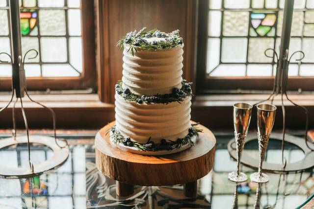 2-tier wedding cake