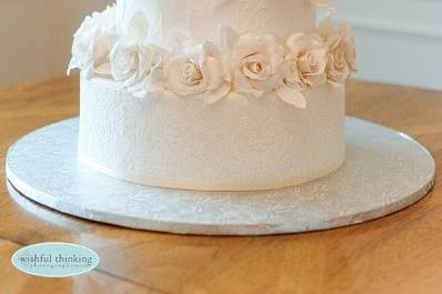 white and ivory cake with sugar paste roses