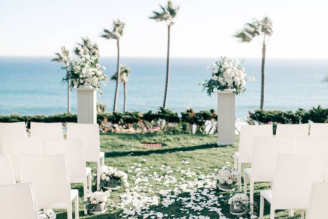Swoon-worthy beach ceremony