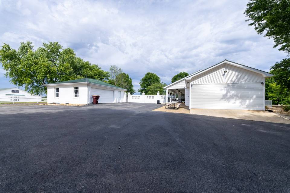 Drive and parking for Lodging