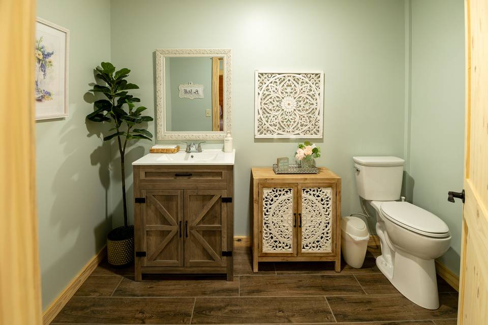 Bridal Suite: en-suite restroo