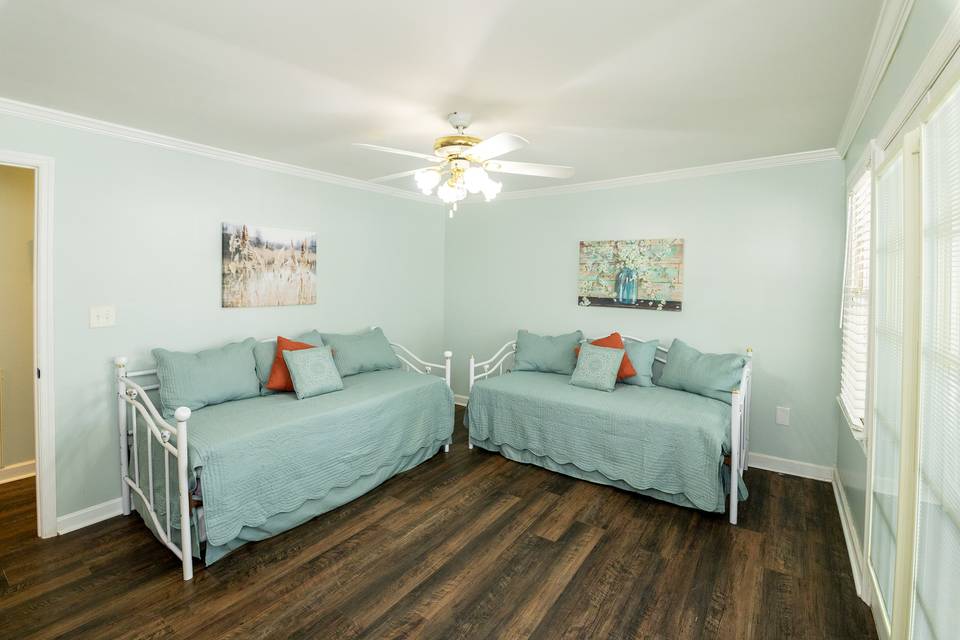 Heart of the Homeplace Lodging