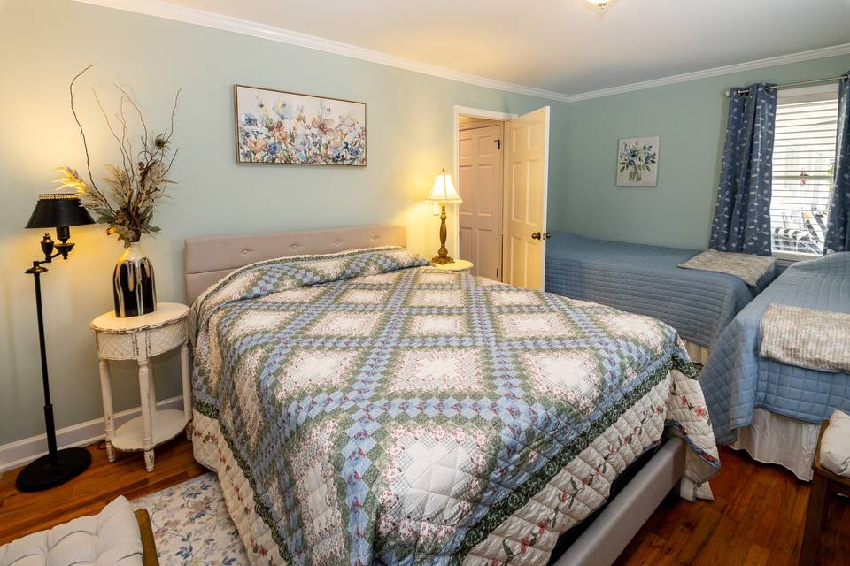 Heart of the Homeplace Lodging