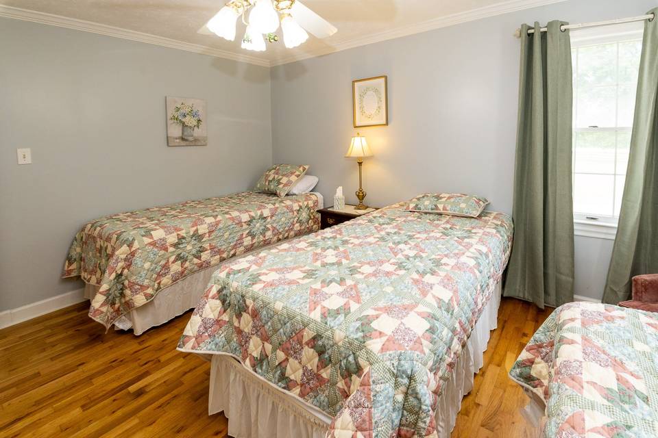 Heart of the Homeplace Lodging