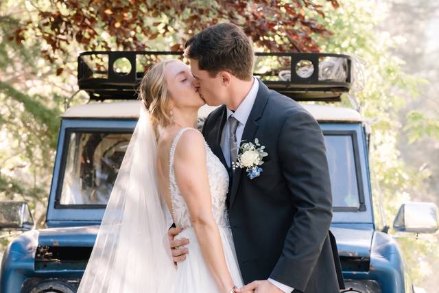 Classic bronco kiss